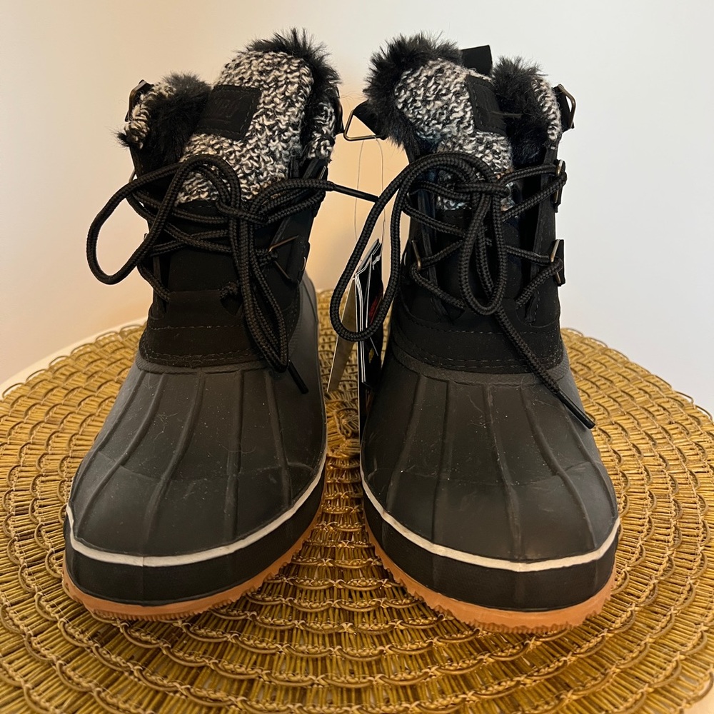 NEW Khombu Snow Boots